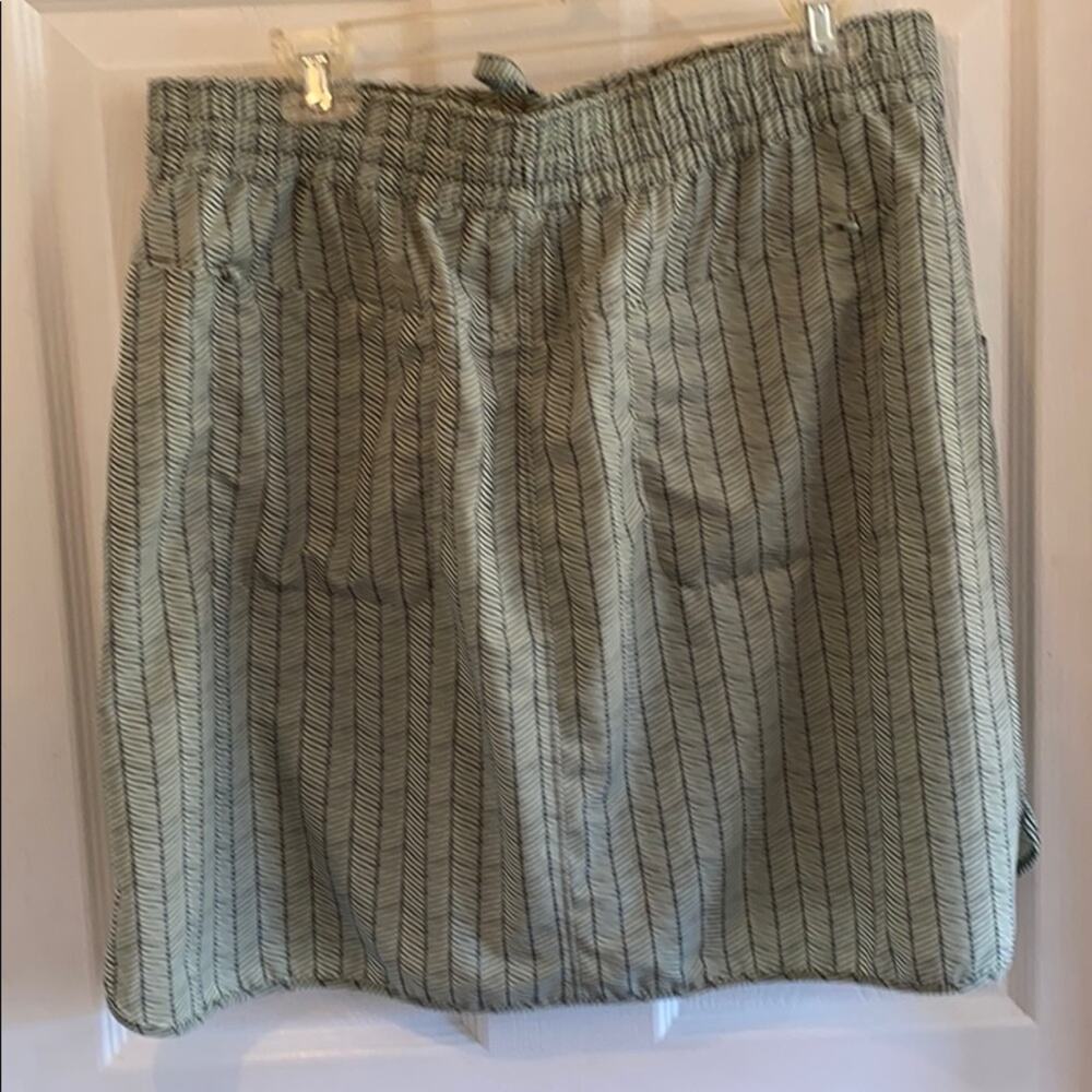 Duluth Trading L activewear skirt - Picture 5 of 6